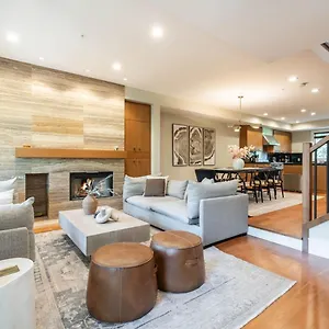  Holiday home Fitzsimmons Walk By Outpost Canada